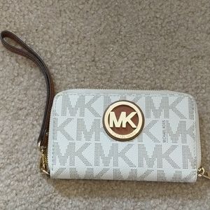 Michael Kors Wristlet Wallet